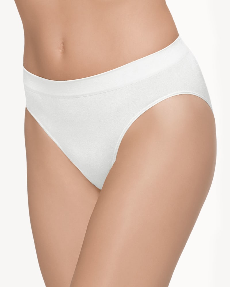 Front of a model wearing a size 2XL B smooth Hi cut in White by Wacoal. | dia_product_style_image_id:303901